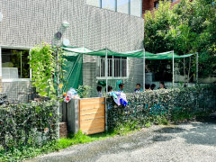 駐車場から変身した小庭