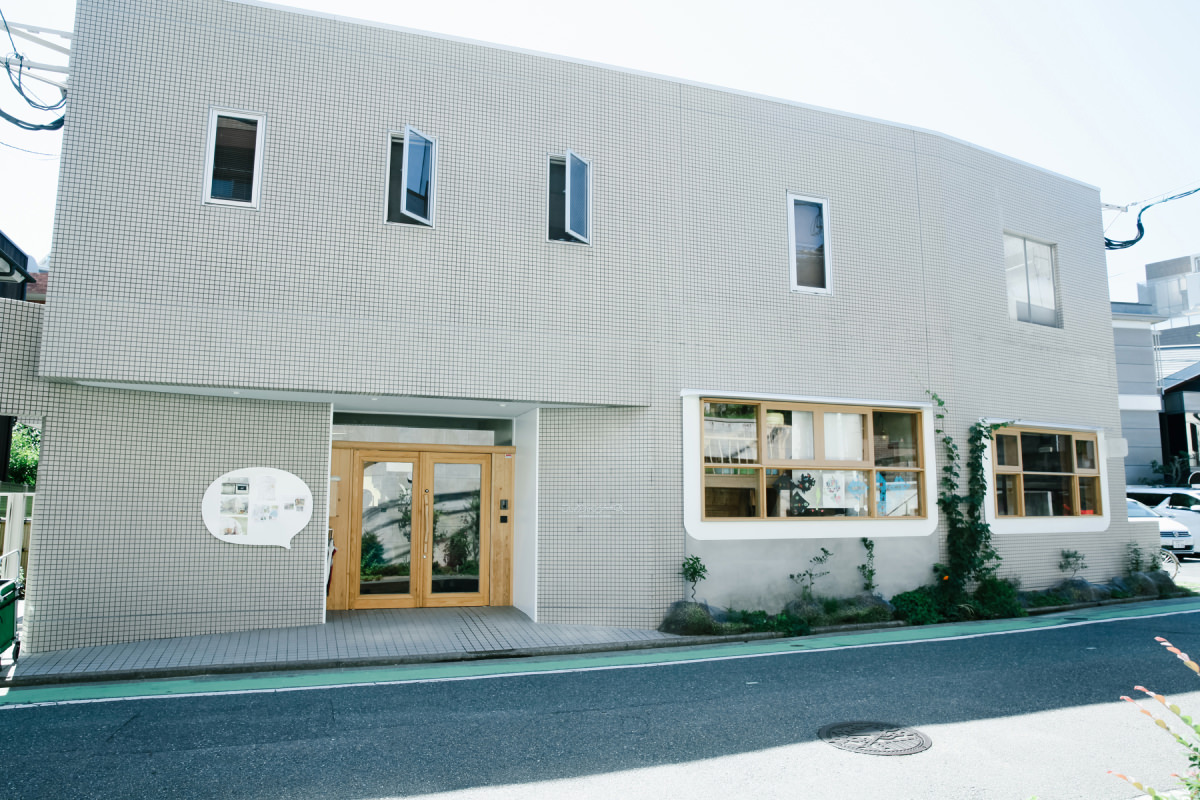 ファサードと看板