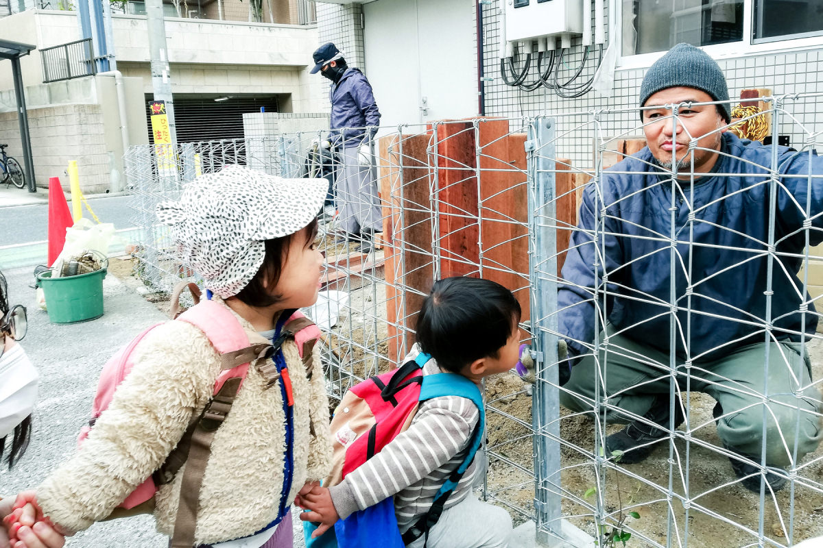 駐車場から変身した小庭