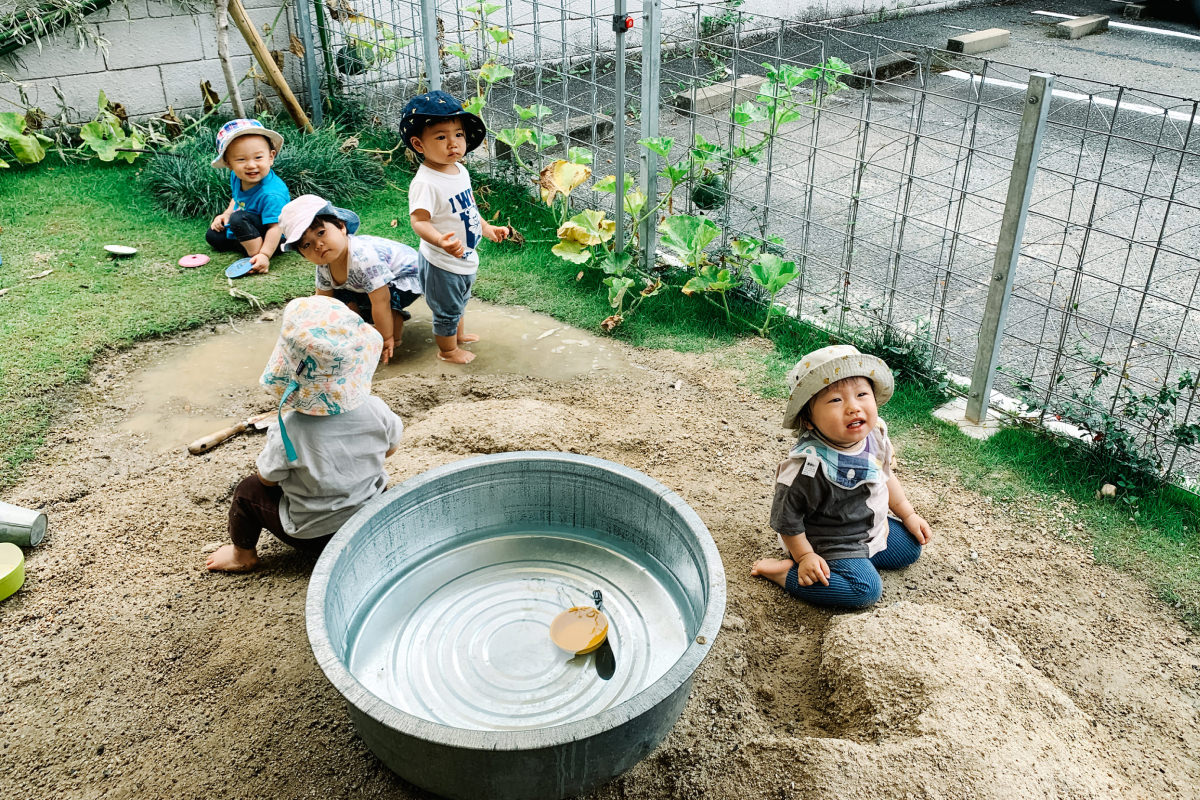 駐車場から変身した小庭